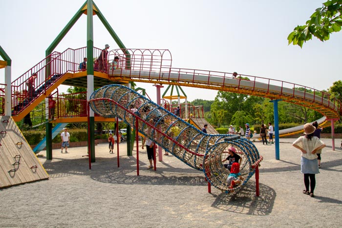 上尾丸山公園　児童遊園地（金属製の大型複合遊具） 