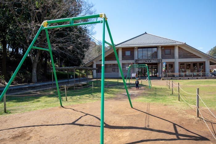 あけぼの山農業公園・あけぼの山公園 中型複合遊具とターザンロープ