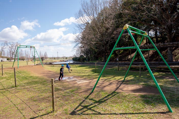 あけぼの山農業公園・あけぼの山公園 中型複合遊具とターザンロープ