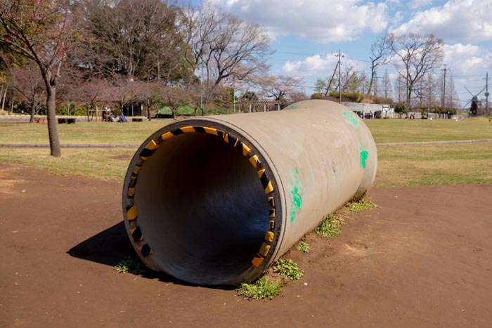あけぼの山農業公園・あけぼの山公園 中型複合遊具とターザンロープ 土管