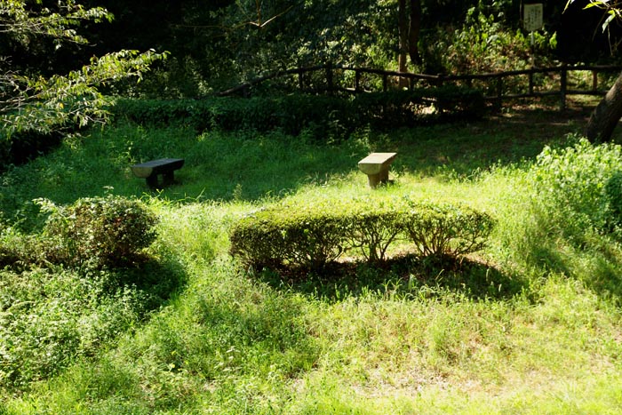 八丁湖公園　黒岩横穴墓群