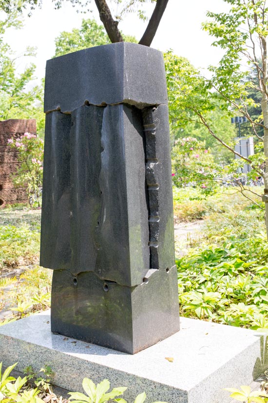 北浦和公園　高岡典男作「ゆっくりと起き上がる精神の集積」1986年作