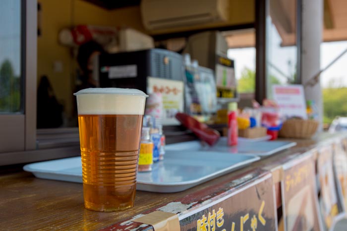 キヤッセ羽生 むじなも市場 外のスタンドでこぶし花ビール